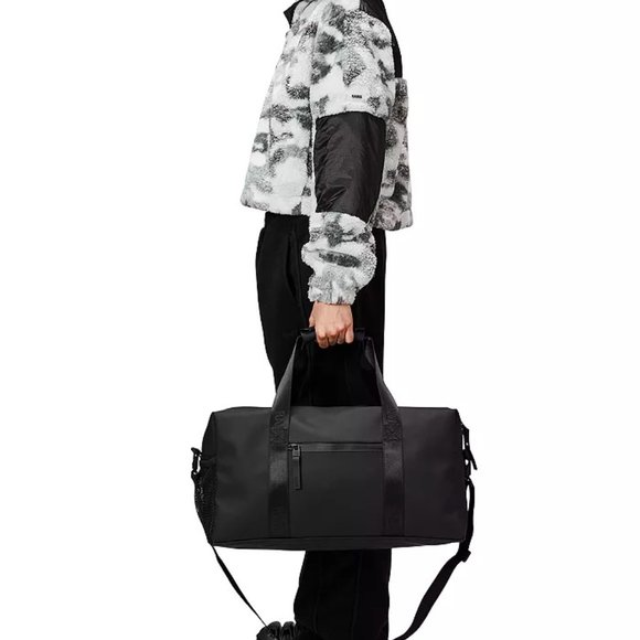*NWT* RAINS - Trail Waterproof Gym Bag BLACK - Picture 2 of 7